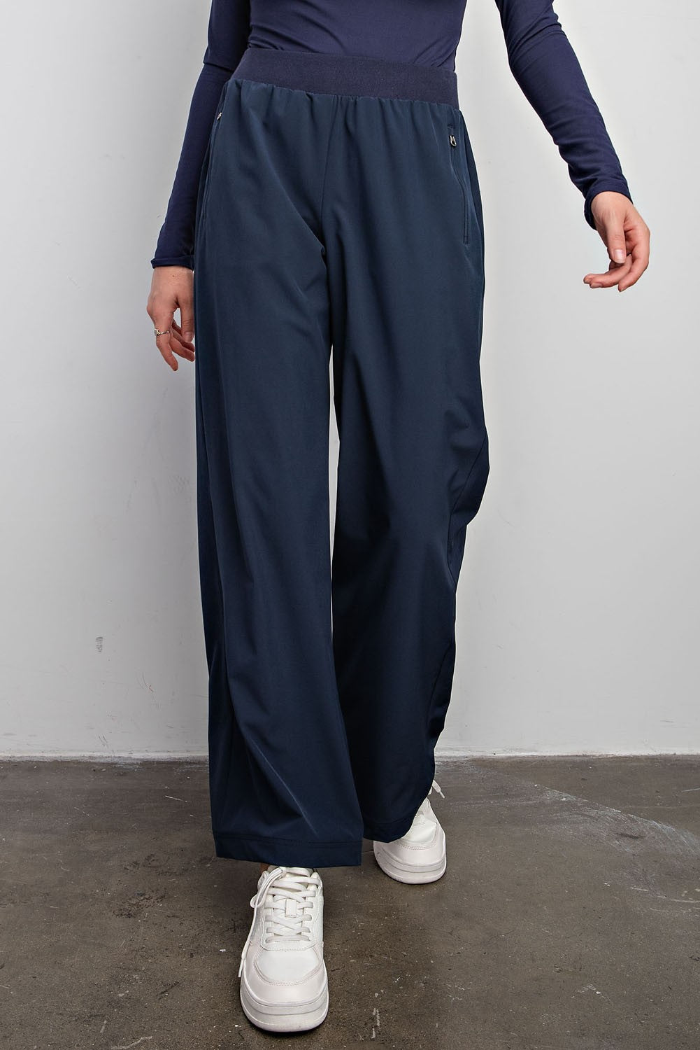 STRETCH WOVEN STRAIGHT PANTS