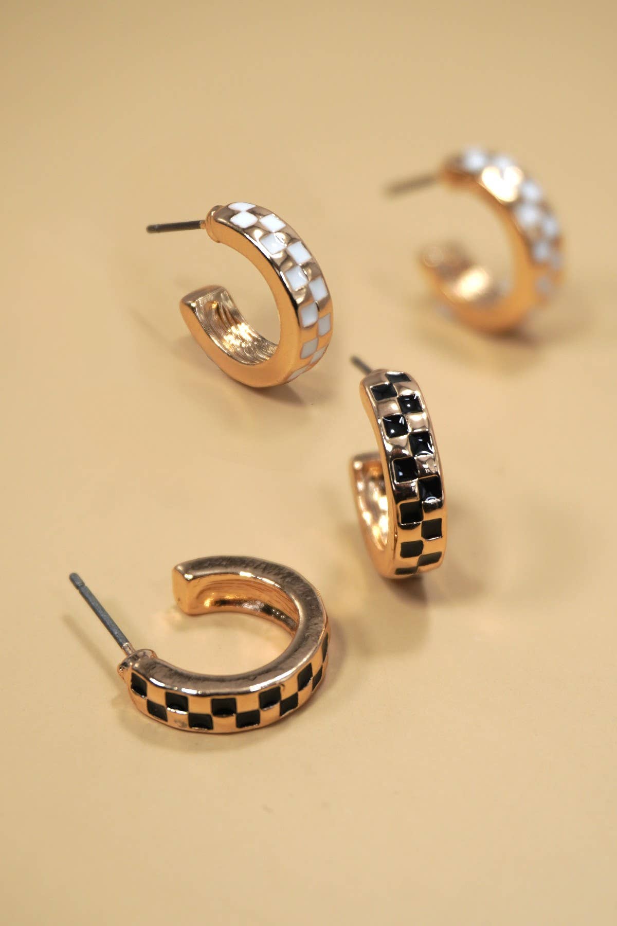 MINI CHECKER HOOP HUGGIE EARRINGS - White