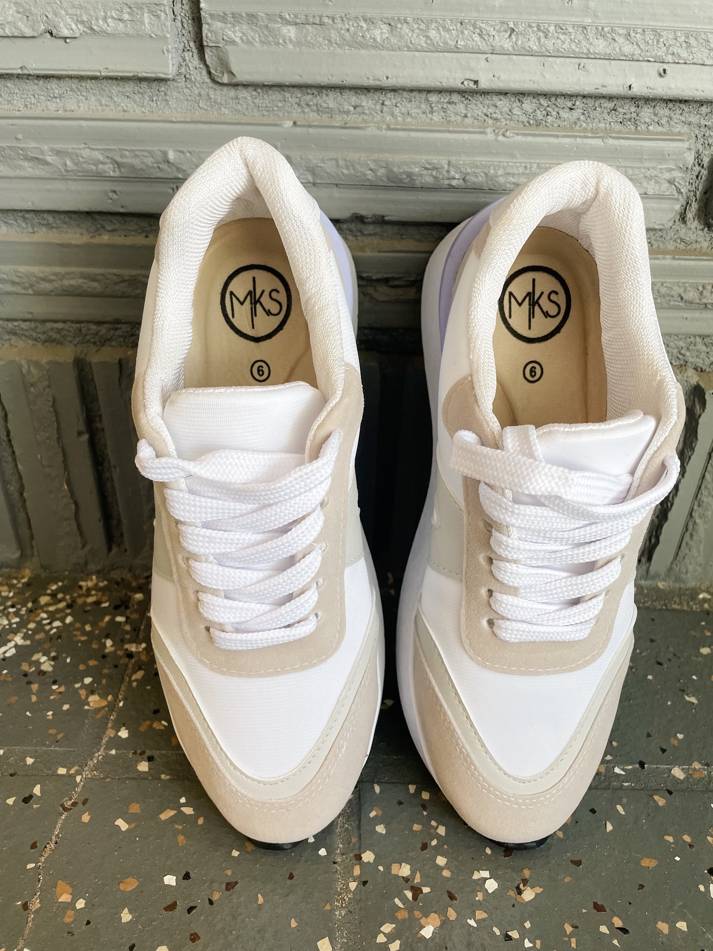 Nova Sneaker