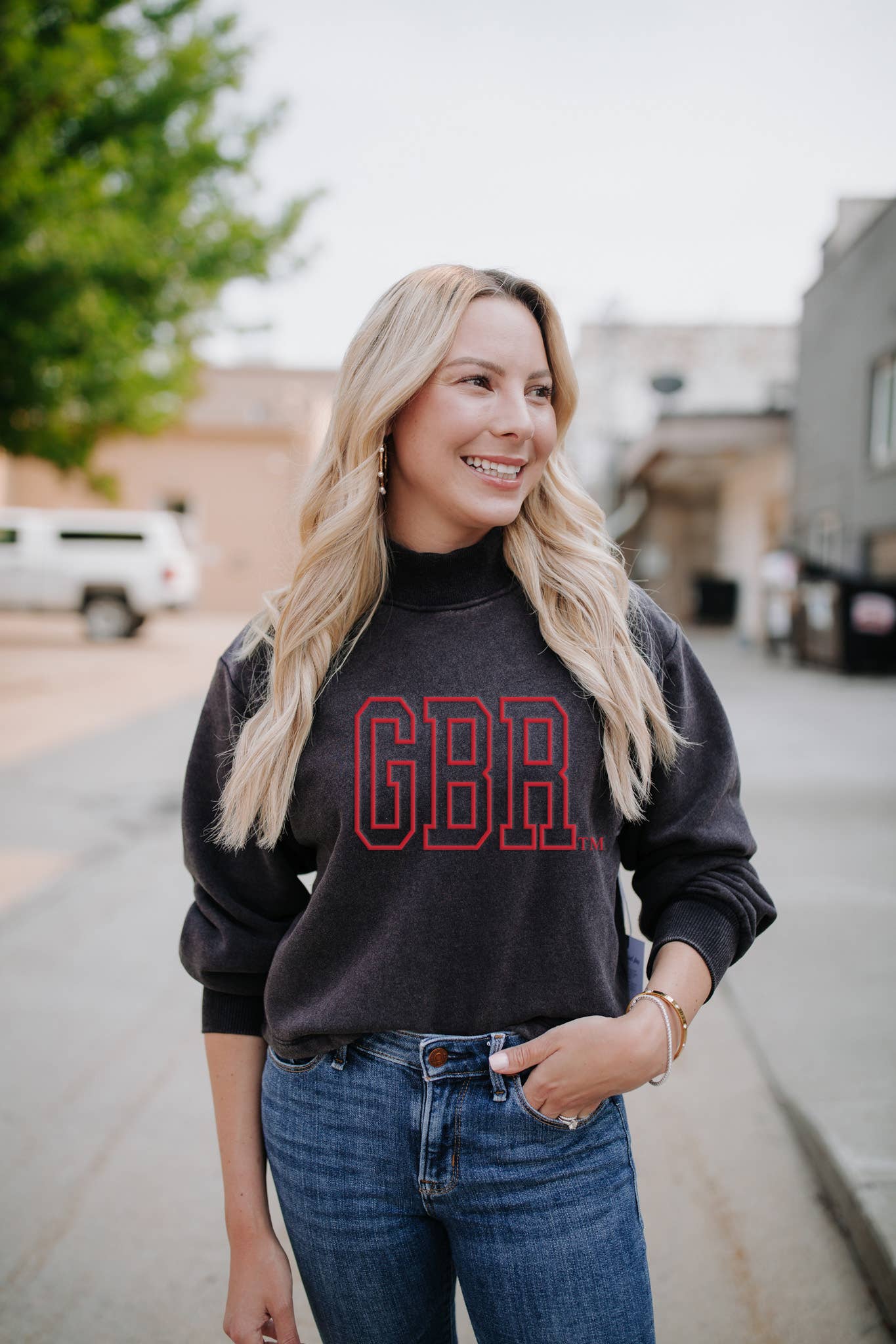 U of Nebraska Oversized Outline