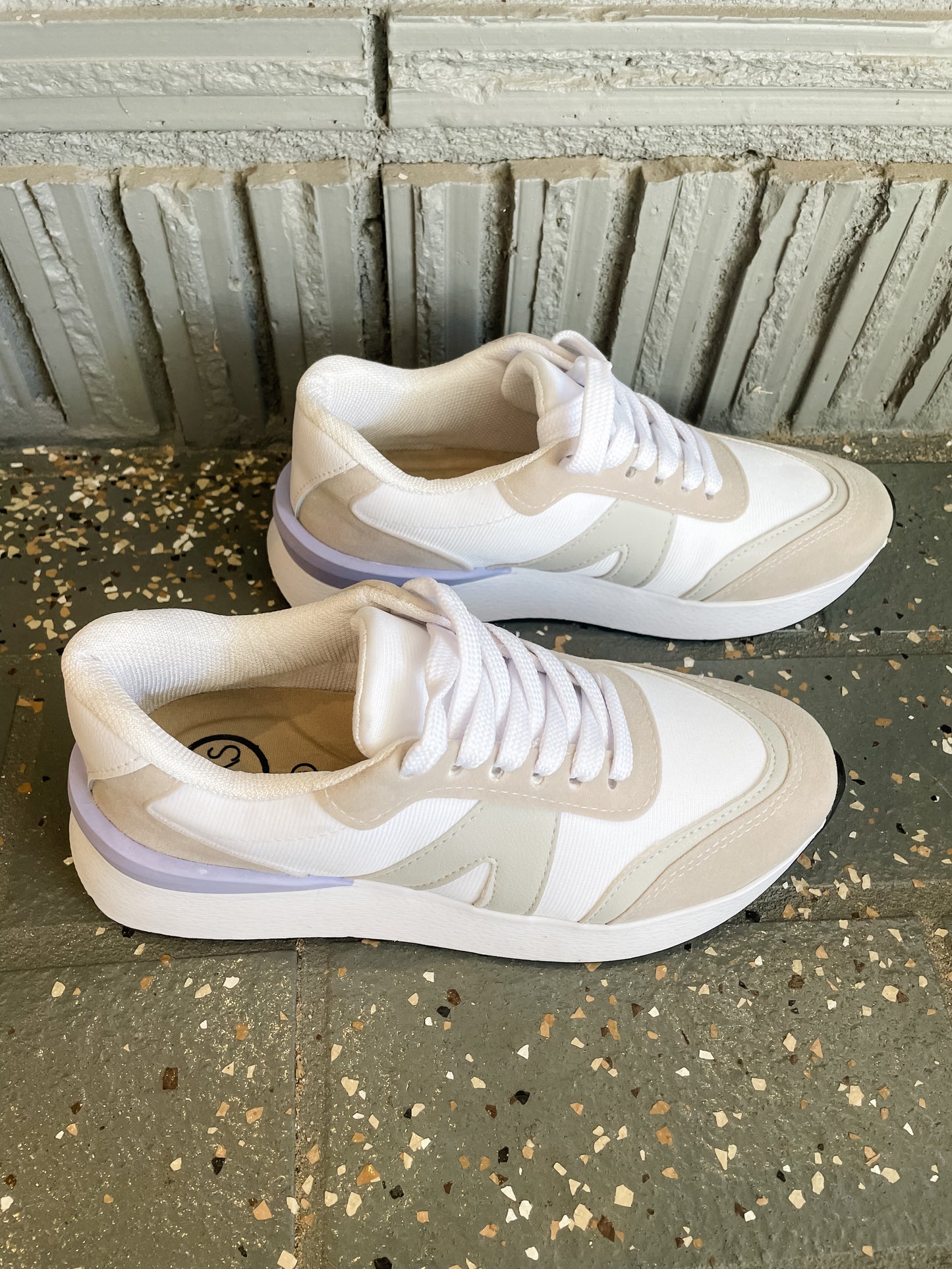 Nova Sneaker