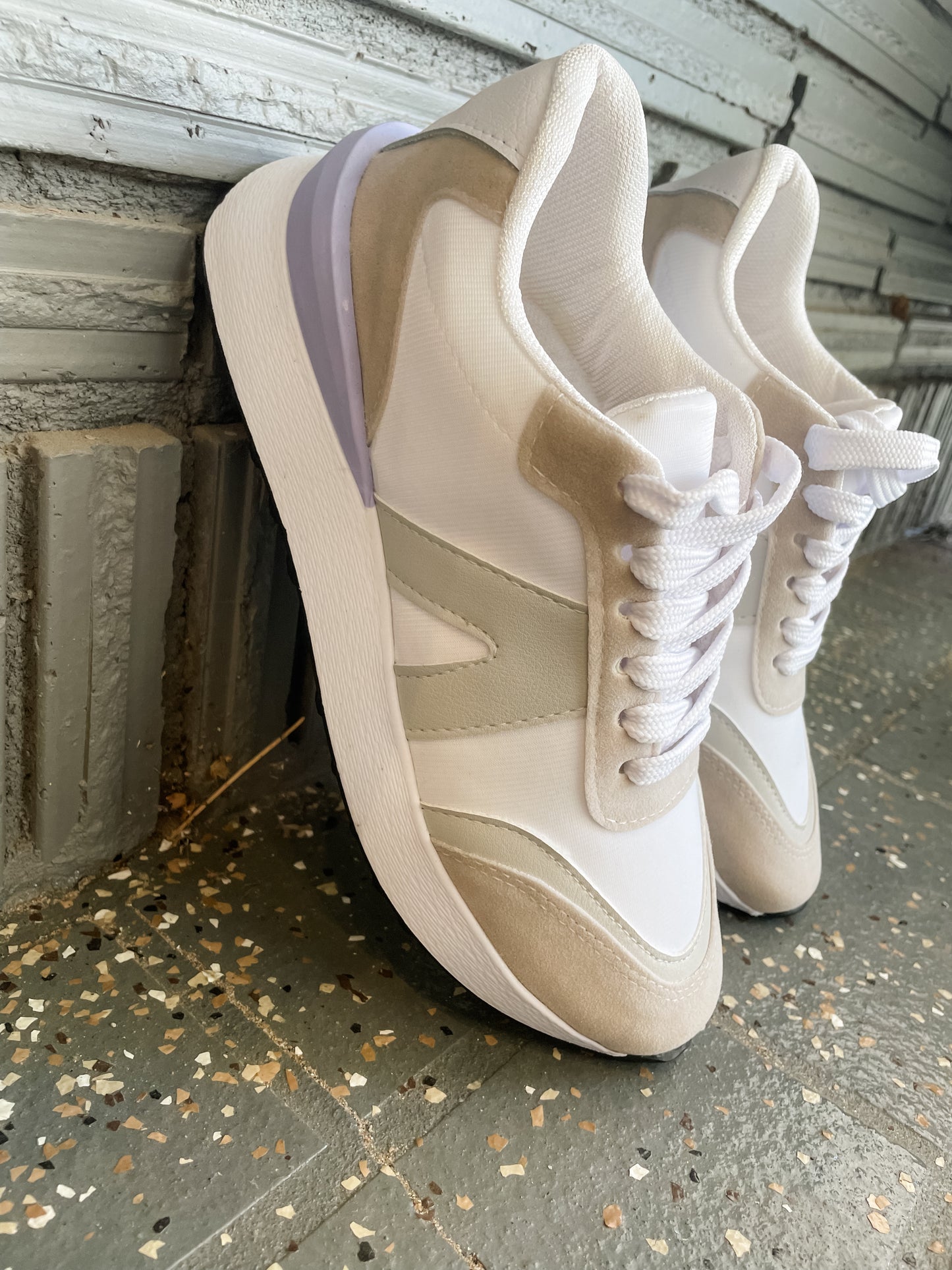 Nova Sneaker
