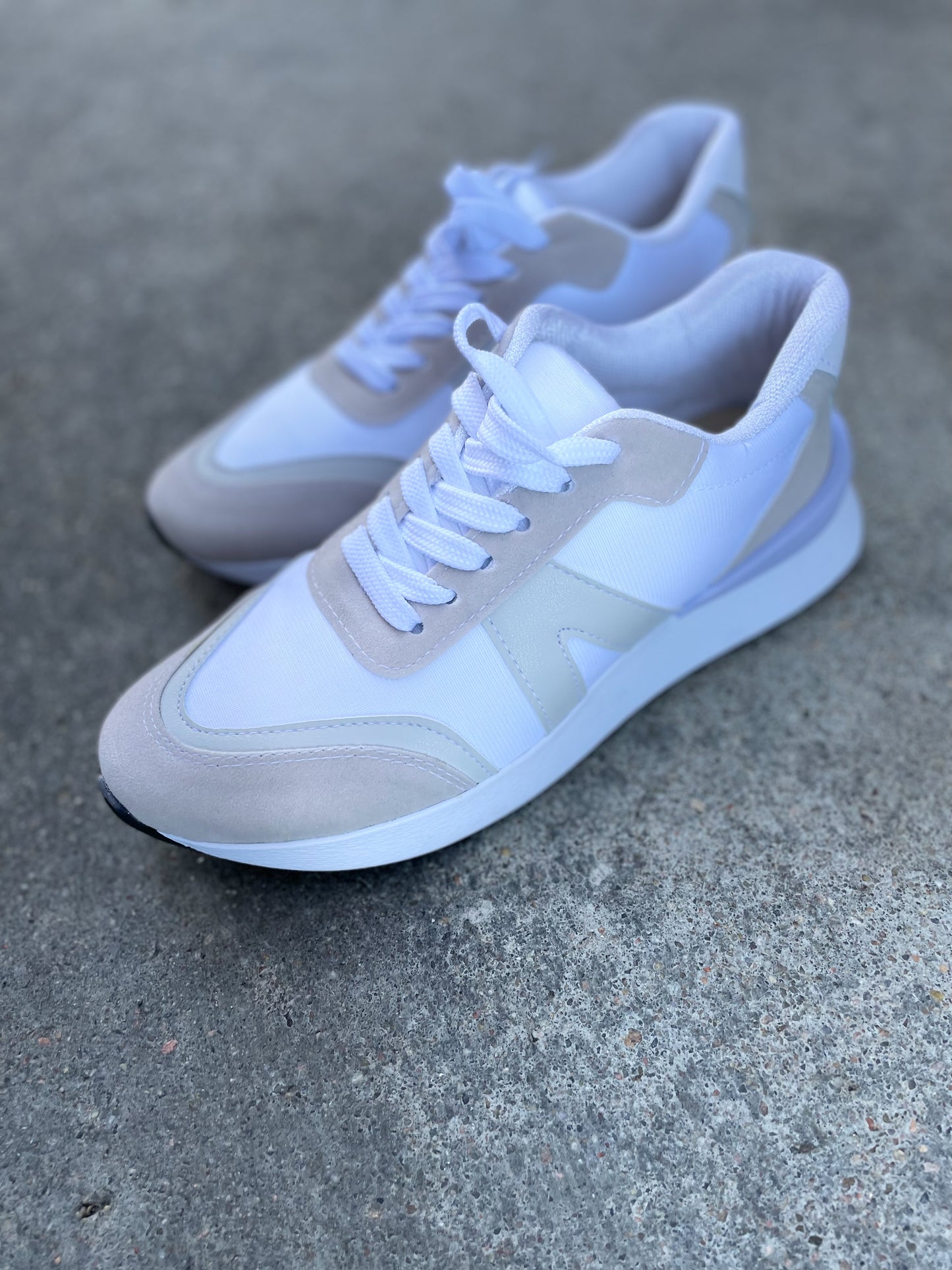 Nova Sneaker