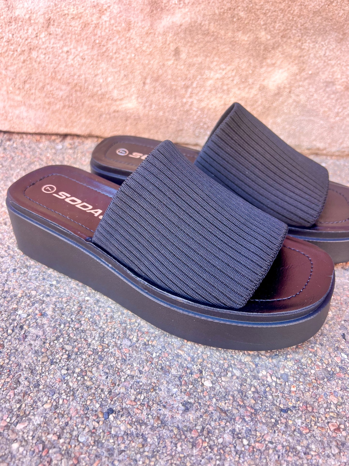 Finley Sandal - Black