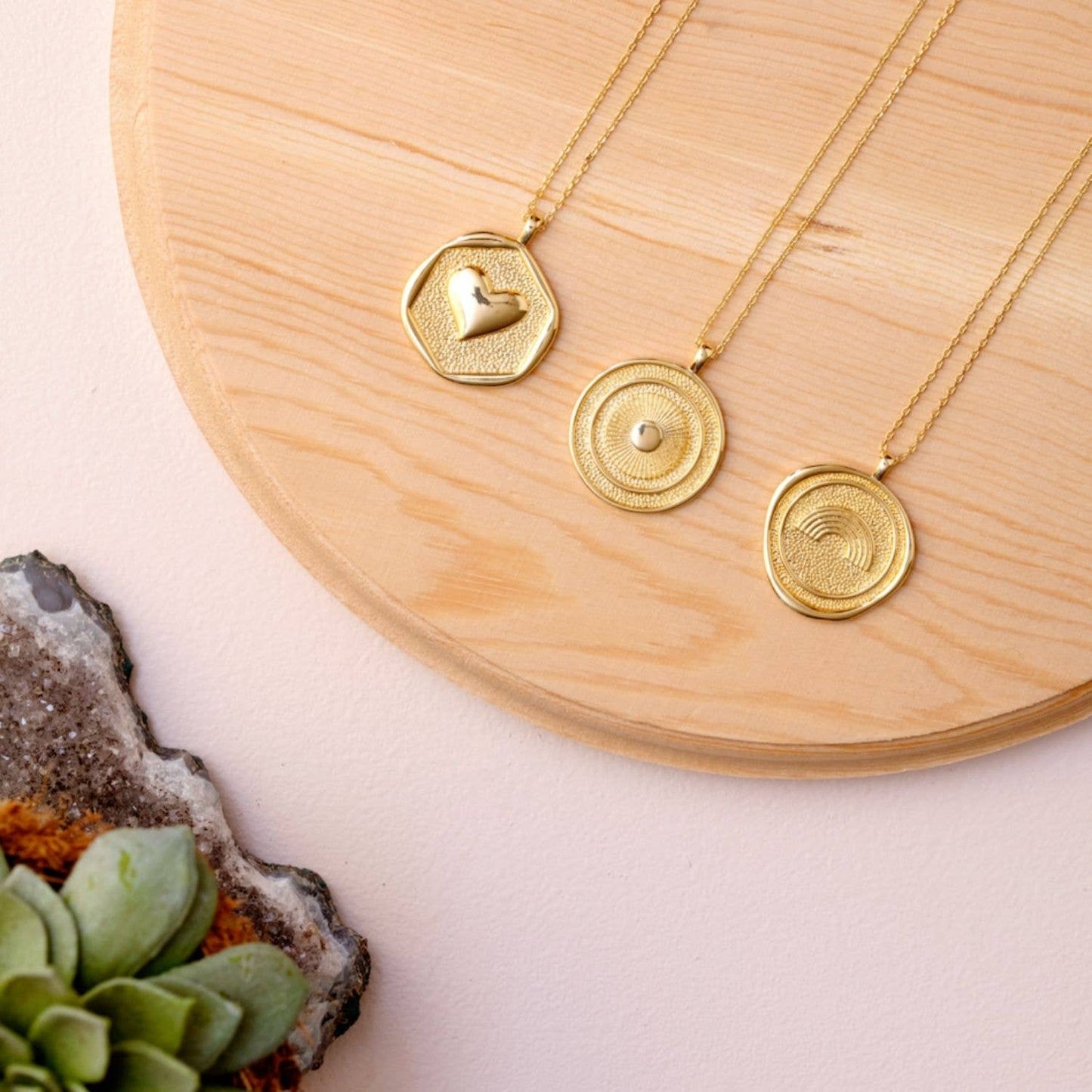 Rainbow Pendant Necklace : GOLD