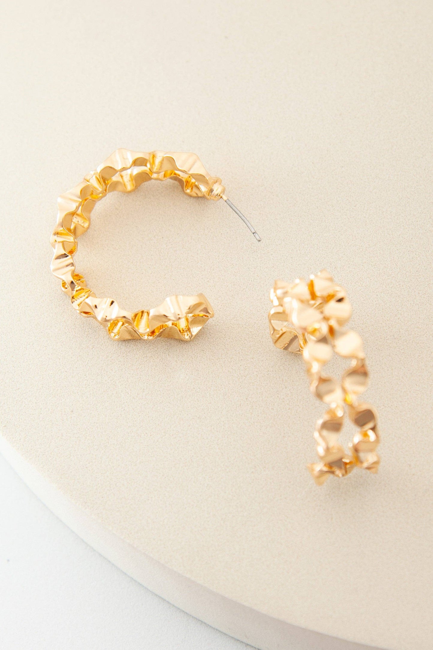DOUBLE ROW HAMMERED GEO HOOP EARRINGS