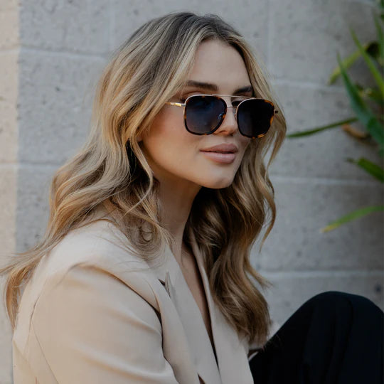 WMP - Gia - Brown Tortoise Frame / Gradient Blue Lens