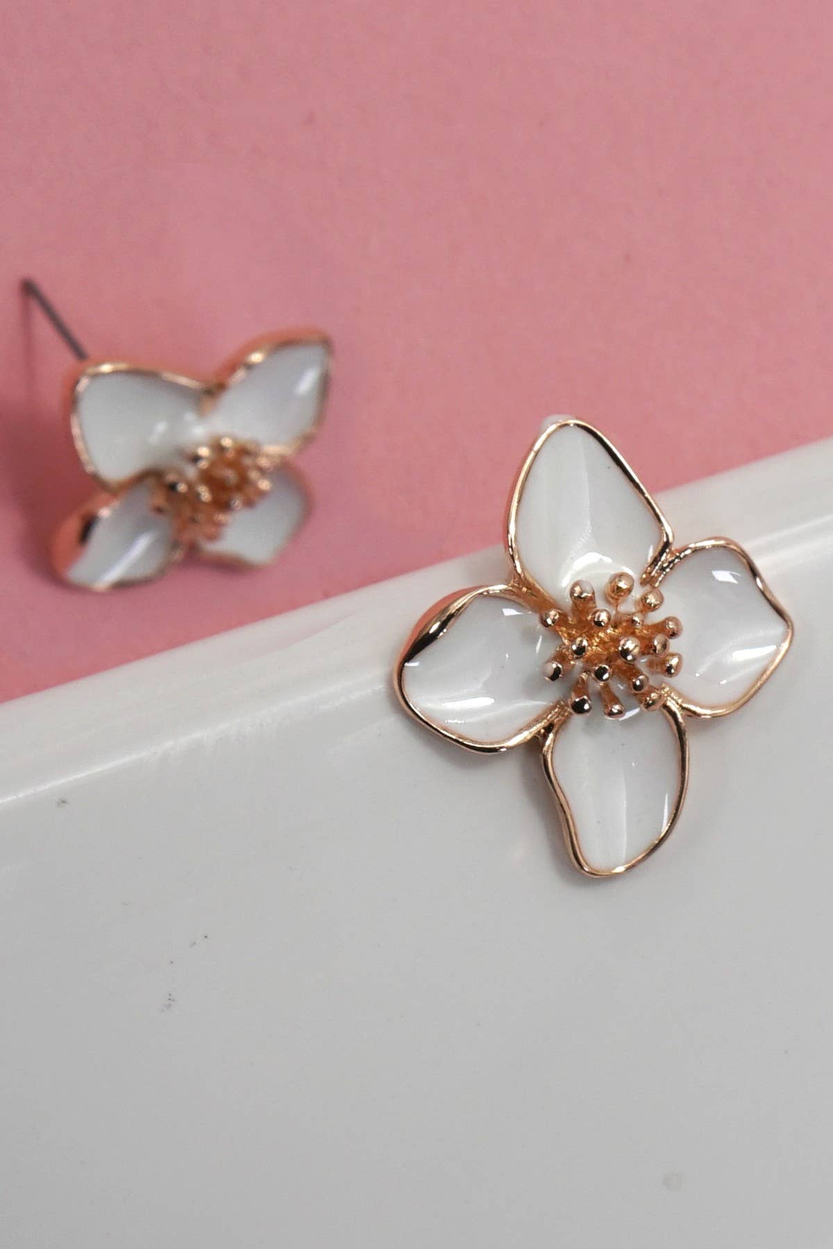 EPOXY WHITE ON GOLD FLOWER  STUD EARRINGS