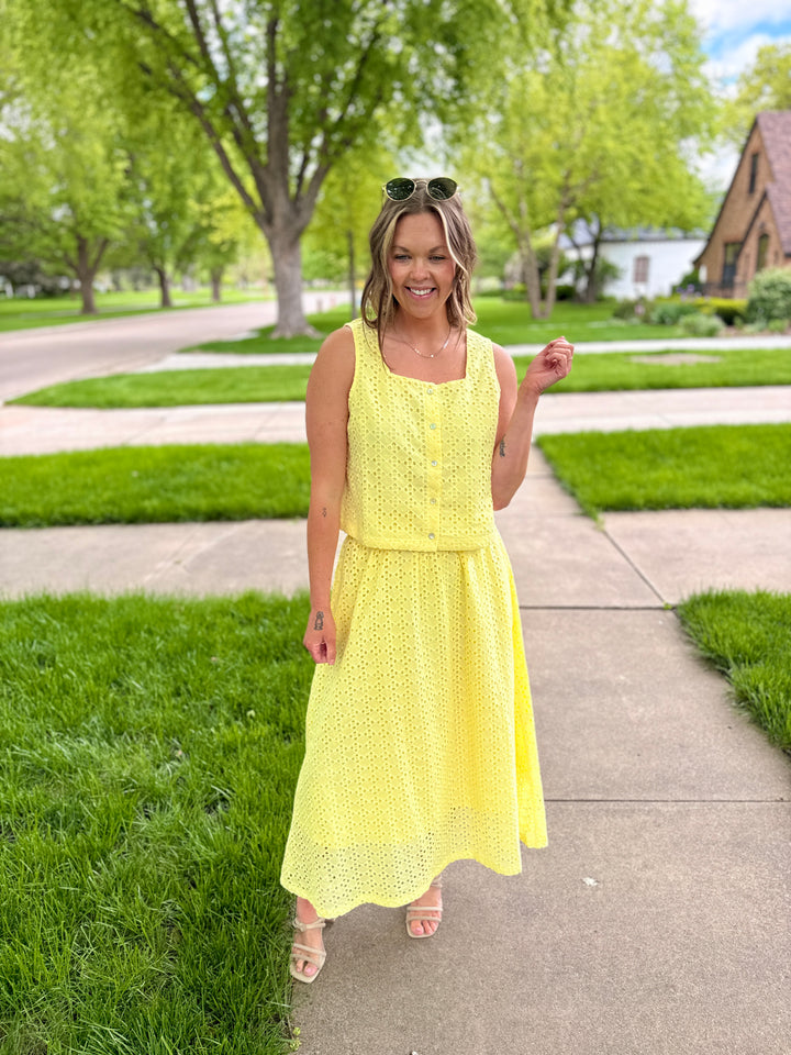 Lemon Eyelet Sleeveless Button-Down Top