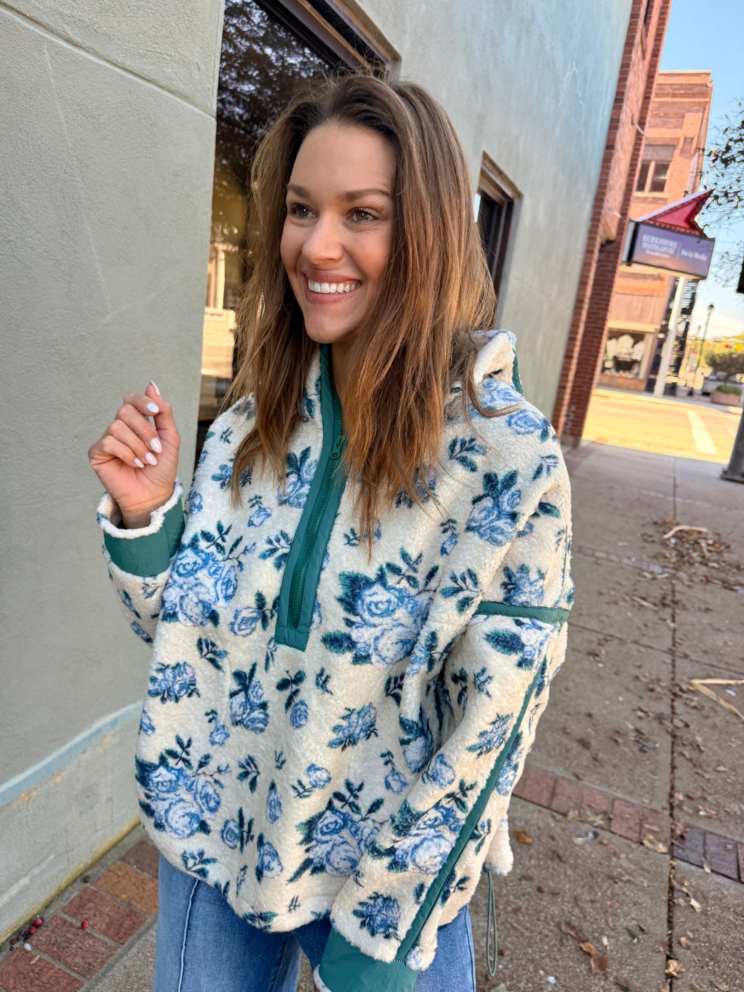 The Vintage Garden Pullover - Ivory/Blue