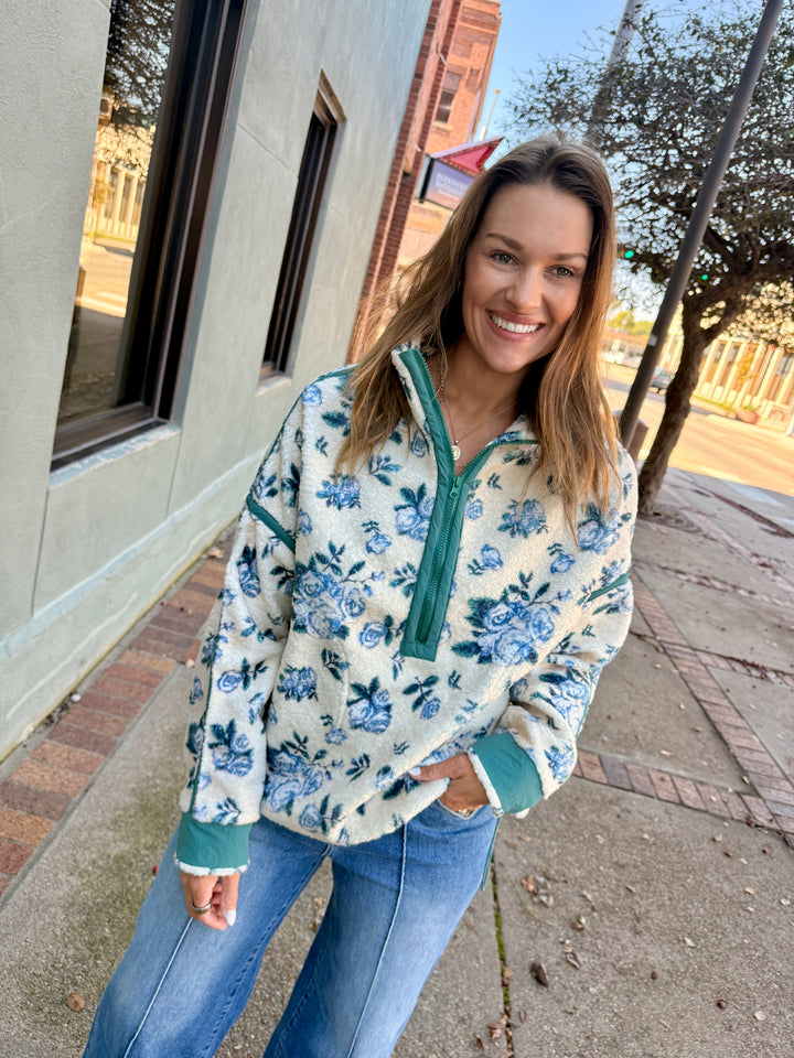 The Vintage Garden Pullover - Ivory/Blue