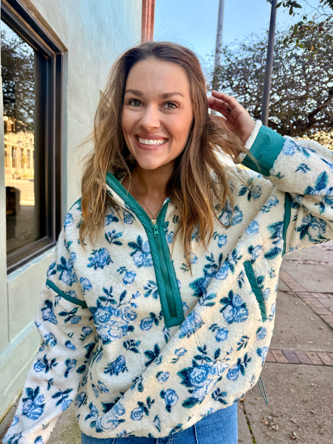 The Vintage Garden Pullover - Ivory/Blue
