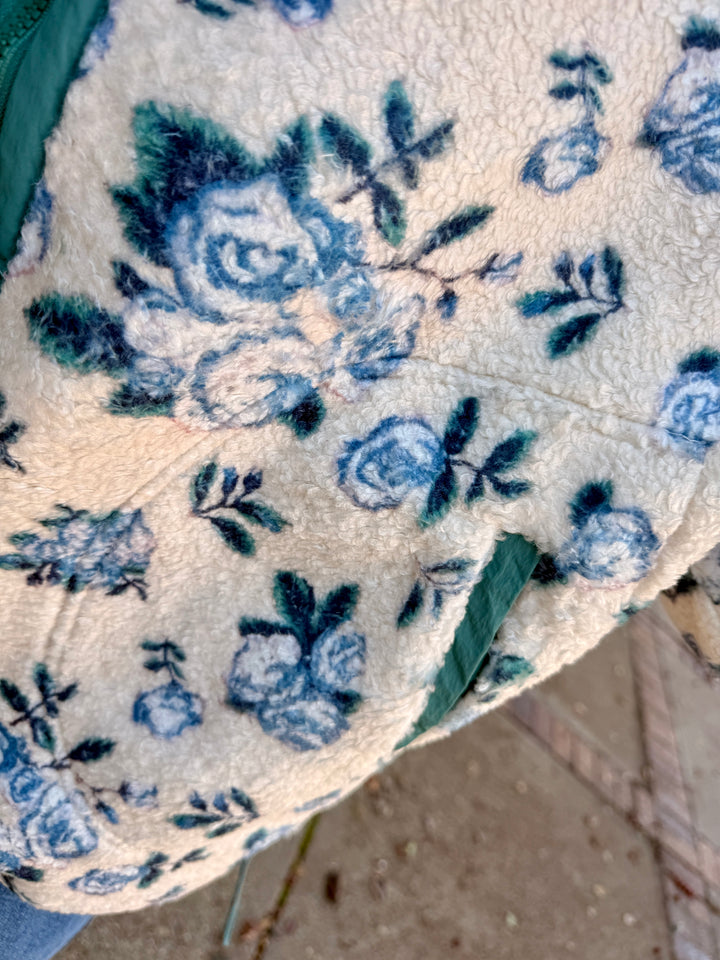 The Vintage Garden Pullover - Ivory/Blue