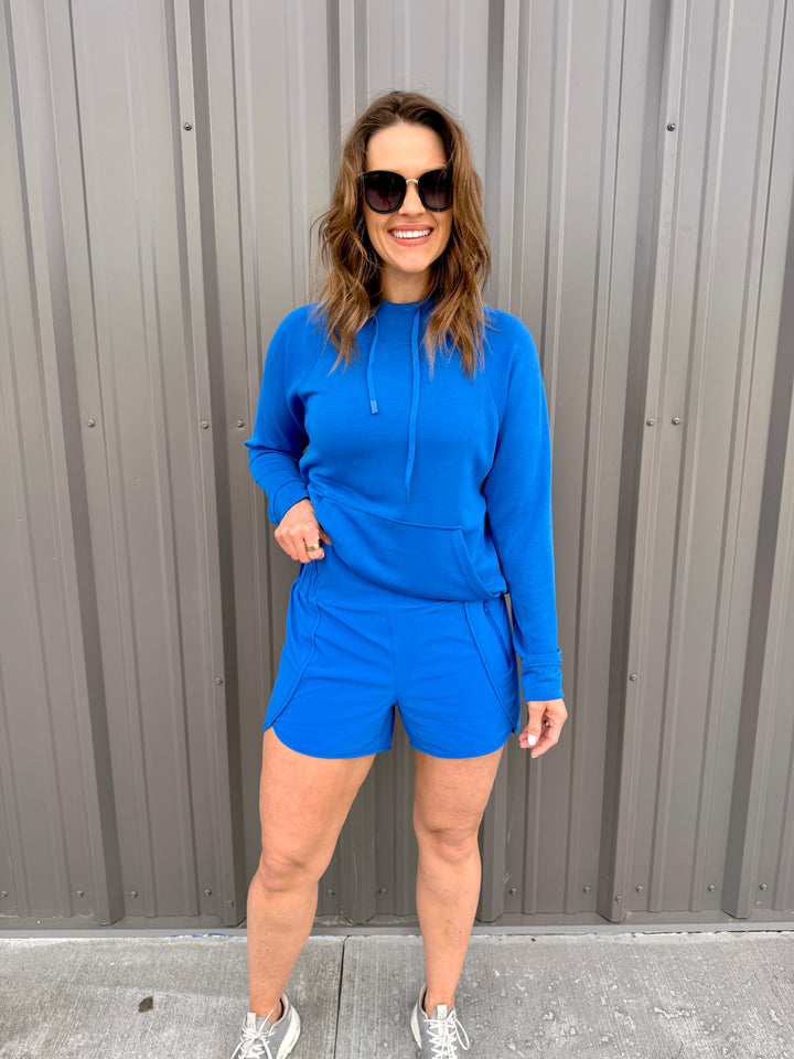 Contour Scallop Active Shorts