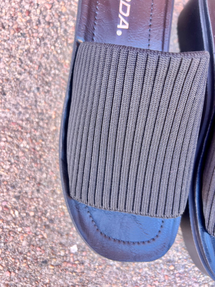 Finley Sandal - Black