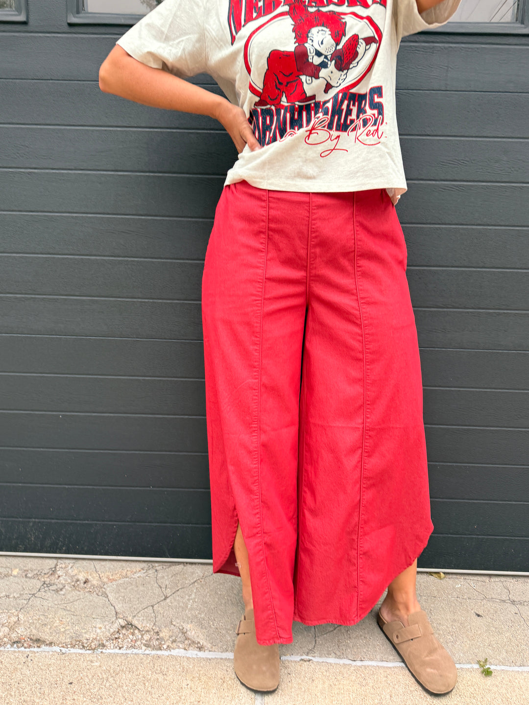 The Milly Tulip-Hem Denim Pants – Red