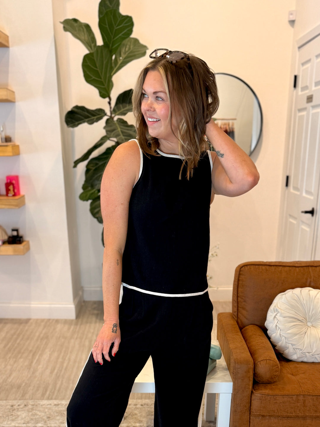 Luxe Linen Contrast Trim Tank - Black