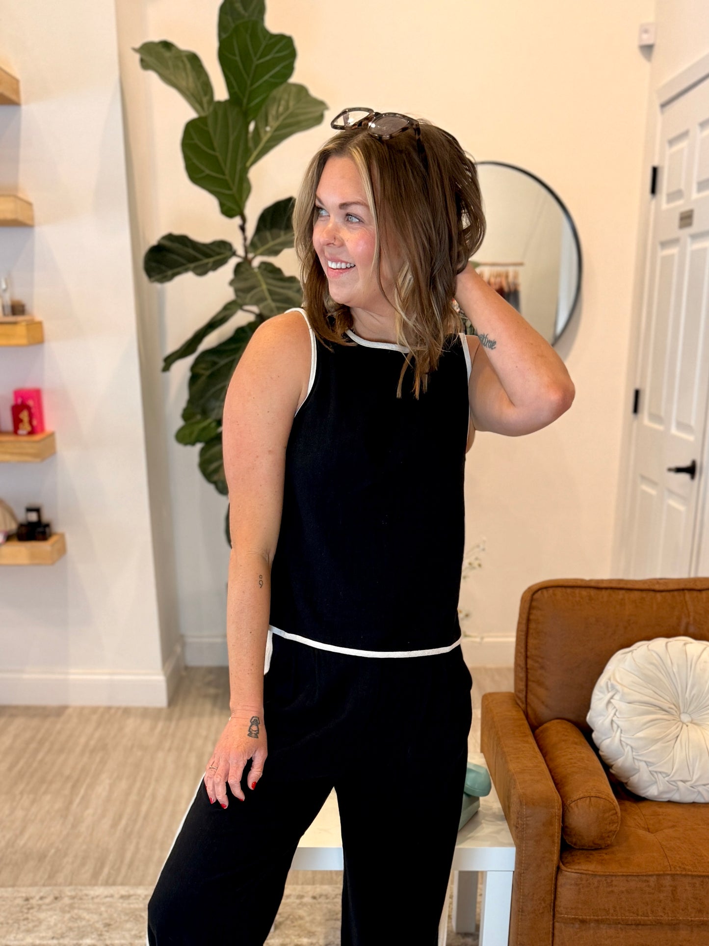 Luxe Linen Contrast Trim Tank - Black