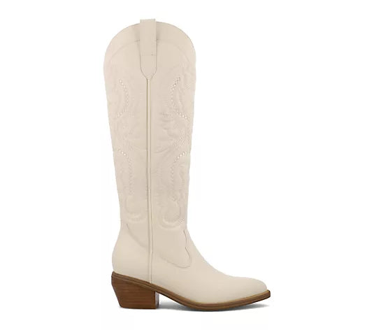 Mia Kincade || White Boot