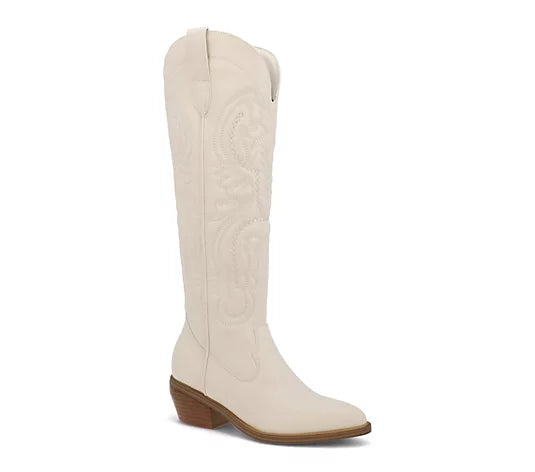 Mia Kincade || White Boot
