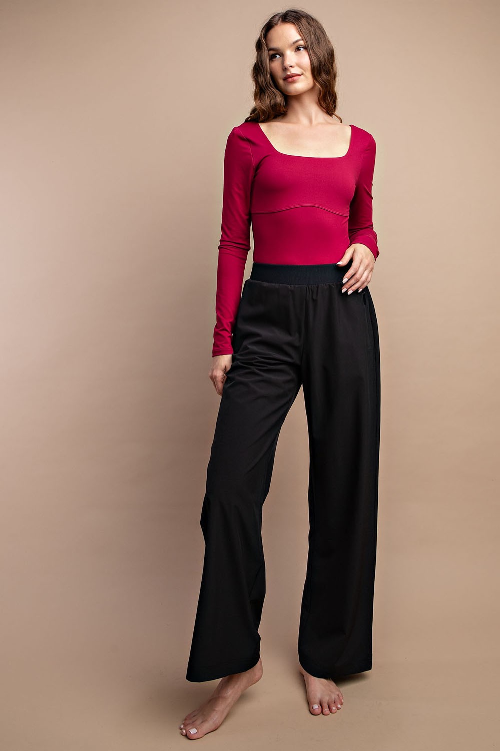 STRETCH WOVEN STRAIGHT PANTS